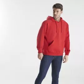 Las sudaderas con capucha ofrecen protección extra en el área de la cabeza